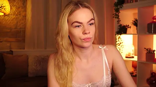 Snapshot of sn0w_barbie chatting on December 2, 2025, 9:33 am sn0w barbie online show from December 2, 2025, 9:33 am