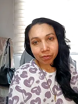 KimPielCanela online show from September 15, 2025, 6:19 pm