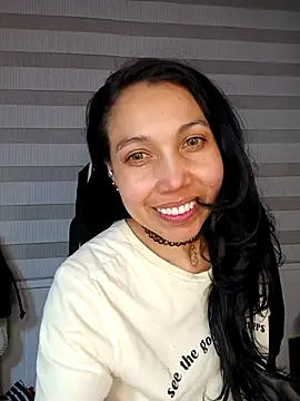 KimPielCanela online show from September 11, 2025, 2:22 am