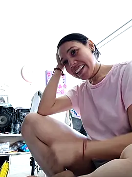 KimPielCanela online show from October 2, 2025, 5:27 pm