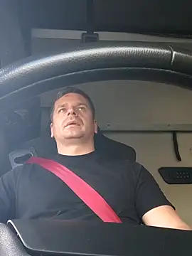 Snapshot of Dan_NFS chatting on November 2, 2025, 9:47 am Dan NFS online show from November 2, 2025, 9:47 am