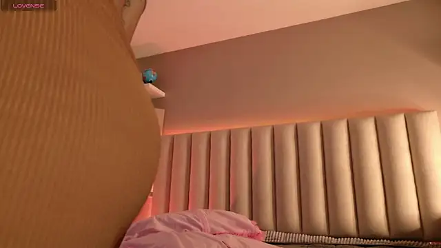 Snapshot of Megan_mooree_ chatting on September 11, 2025, 12:16 pm Megan mooree online show from September 11, 2025, 12:16 pm