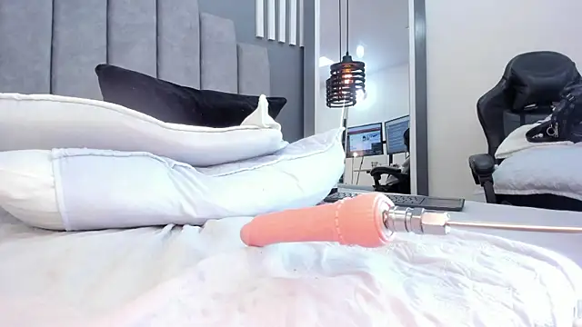 Sofi ramos online show from December 15, 2024, 1:57 am