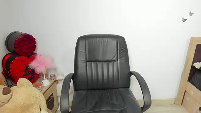 kilenyapatrice online show from April 18, 2026, 1:13 pm