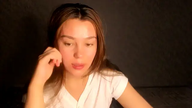 Snapshot of LunaXmii chatting on March 14, 2026, 8:04 pm LunaXmii online show from March 14, 2026, 8:04 pm