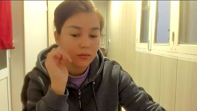 Snapshot of LunaXmii chatting on December 19, 2025, 2:26 am LunaXmii online show from December 19, 2025, 2:26 am