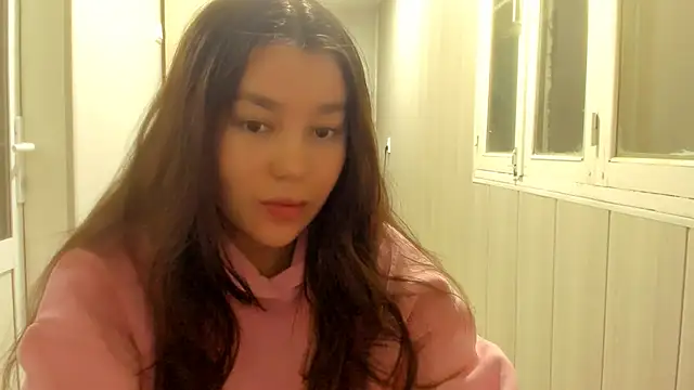 Snapshot of LunaXmii chatting on November 8, 2025, 6:44 pm LunaXmii online show from November 8, 2025, 6:44 pm