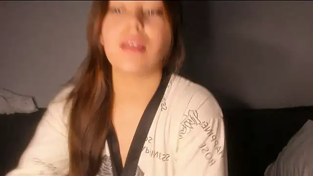 Snapshot of LunaXmii chatting on January 17, 2026, 10:35 pm LunaXmii online show from January 17, 2026, 10:35 pm