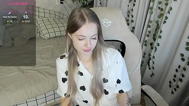 mell milles online show from September 9, 2025, 3:54 pm