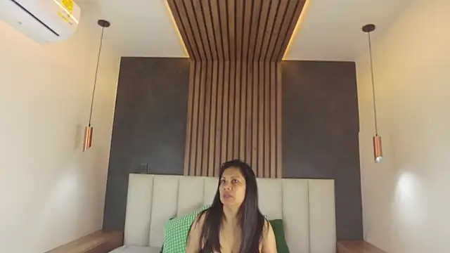 Snapshot of JaylaScott__ chatting on November 4, 2025, 11:47 am JaylaScott online show from November 4, 2025, 11:47 am