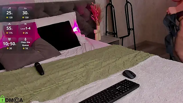 Blossom Sonya online show from November 13, 2025, 1:31 am