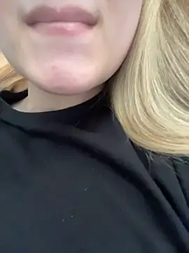 Snapshot of Alisa_Rise chatting on June 1, 2026, 1:33 pm Alisa Rise online show from June 1, 2026, 1:33 pm