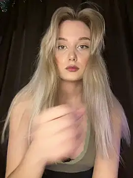 Snapshot of Alisa_Rise chatting on December 21, 2024, 4:03 pm Alisa Rise online show from December 21, 2024, 4:03 pm