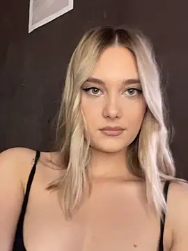 Snapshot of Alisa_Rise chatting on October 2, 2025, 12:19 pm Alisa Rise online show from October 2, 2025, 12:19 pm