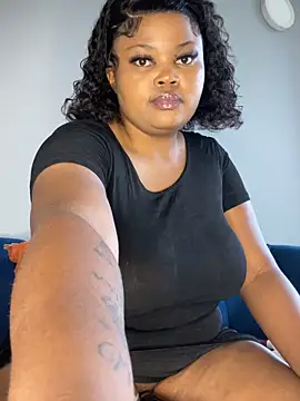 Snapshot of Curveysinaa chatting on October 3, 2025, 9:11 am Curveysinaa online show from October 3, 2025, 9:11 am