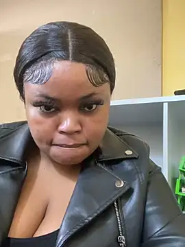 Snapshot of Curveysinaa chatting on March 18, 2025, 11:33 am Curveysinaa online show from March 18, 2025, 11:33 am