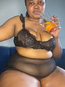 Snapshot of Curveysinaa chatting on September 23, 2025, 1:29 pm Curveysinaa online show from September 23, 2025, 1:29 pm