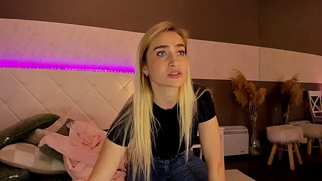 Snapshot of KateOwyns chatting on February 21, 2025, 2:06 pm KateOwyns online show from February 21, 2025, 2:06 pm