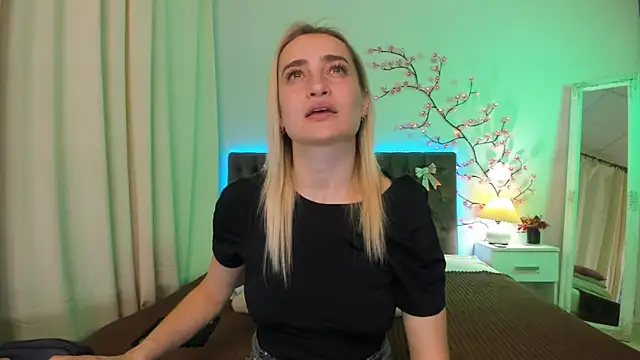 KateOwyns online show from March 26, 2026, 1:42 pm