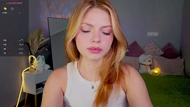 Red  Candy online show from September 14, 2025, 12:49 pm