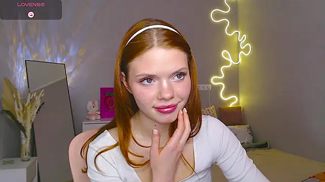 Red  Candy online show from March 6, 2025, 3:35 pm