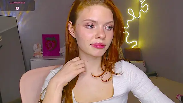 Red  Candy online show from March 6, 2025, 6:37 pm