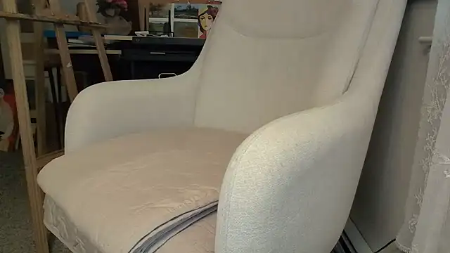 naughtyonbicycle online show from April 19, 2026, 1:34 pm