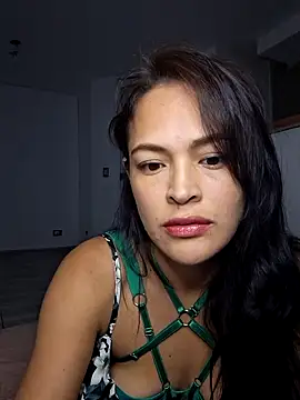 Snapshot of Sara_P10 chatting on January 8, 2025, 2:14 am Sara P10 online show from January 8, 2025, 2:14 am