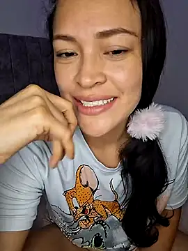 Snapshot of Sara_P10 chatting on March 15, 2025, 8:04 am Sara P10 online show from March 15, 2025, 8:04 am