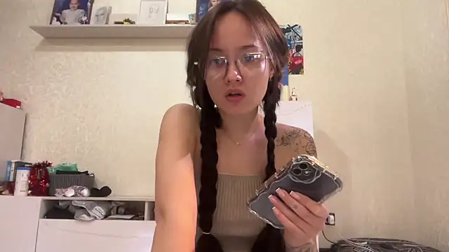 milkyWeyy online show from December 9, 2024, 5:30 pm