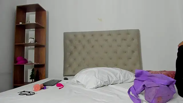 Angelaa ramirez online show from February 20, 2025, 3:12 am