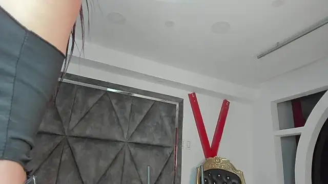 Snapshot of LuciaMoretti_ chatting on September 13, 2025, 12:27 pm LuciaMoretti online show from September 13, 2025, 12:27 pm