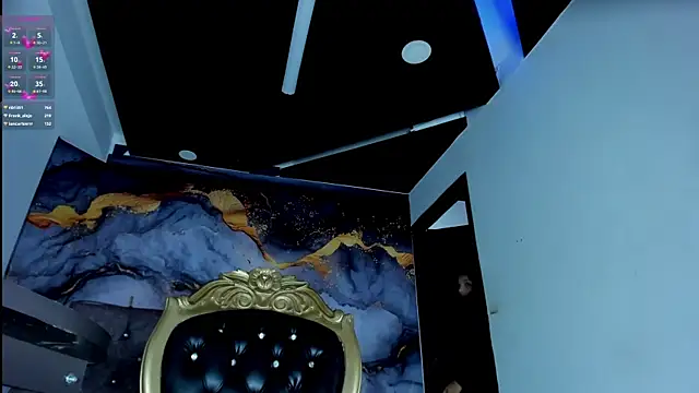 Snapshot of LuciaMoretti_ chatting on October 3, 2025, 12:28 pm LuciaMoretti online show from October 3, 2025, 12:28 pm