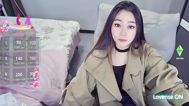 Feifei-cn online show from October 23, 2025, 12:42 am