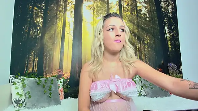 LittleAngelXO online show from October 7, 2025, 7:26 pm