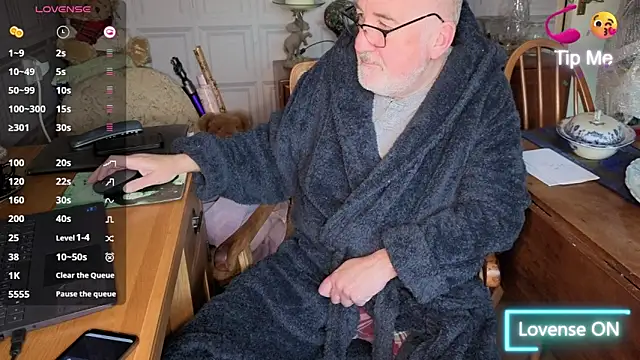 Snapshot of Adamdaddybear chatting on December 3, 2025, 8:14 am Adamdaddybear online show from December 3, 2025, 8:14 am