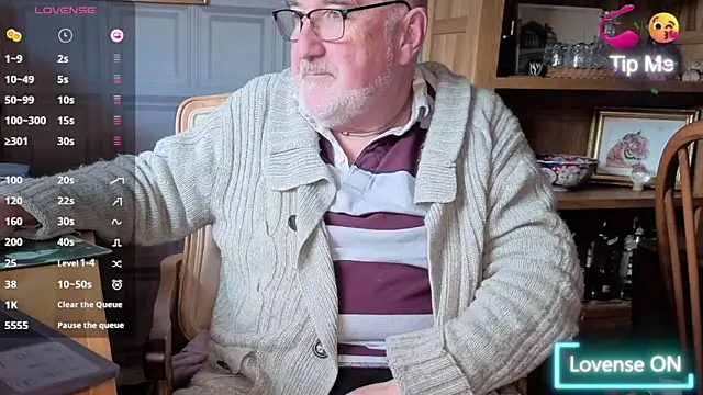 Snapshot of Adamdaddybear chatting on October 25, 2025, 12:50 pm Adamdaddybear online show from October 25, 2025, 12:50 pm