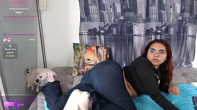 Snapshot of Miapeyton chatting on September 27, 2025, 8:37 pm Miapeyton online show from September 27, 2025, 8:37 pm