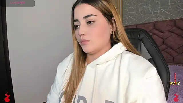 Snapshot of Lucia_star__ chatting on January 14, 2025, 10:55 pm Lucia star online show from January 14, 2025, 10:55 pm