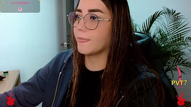 Lucia star   online show from April 15, 2026, 9:48 pm