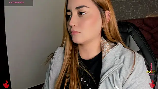 Snapshot of Lucia_star__ chatting on January 7, 2025, 11:03 pm Lucia star online show from January 7, 2025, 11:03 pm