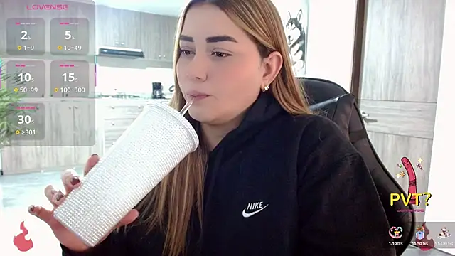 Lucia star   online show from December 5, 2025, 12:21 am