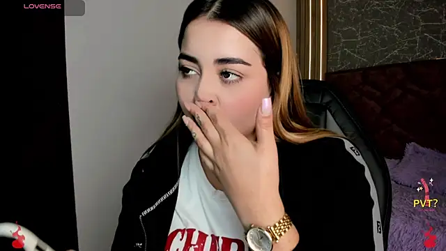 Snapshot of Lucia_star__ chatting on January 17, 2025, 9:39 pm Lucia star online show from January 17, 2025, 9:39 pm