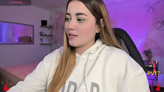 Snapshot of Lucia_star__ chatting on February 18, 2025, 5:42 am Lucia star online show from February 18, 2025, 5:42 am