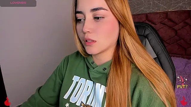 Snapshot of Lucia_star__ chatting on January 24, 2025, 1:56 am Lucia star online show from January 24, 2025, 1:56 am