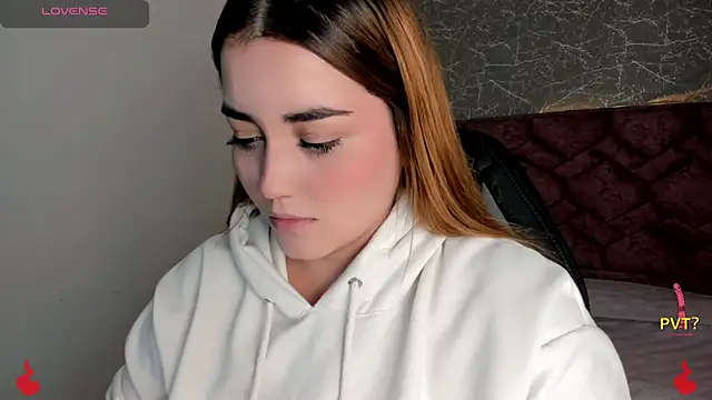 Snapshot of Lucia_star__ chatting on January 9, 2025, 7:50 pm Lucia star online show from January 9, 2025, 7:50 pm