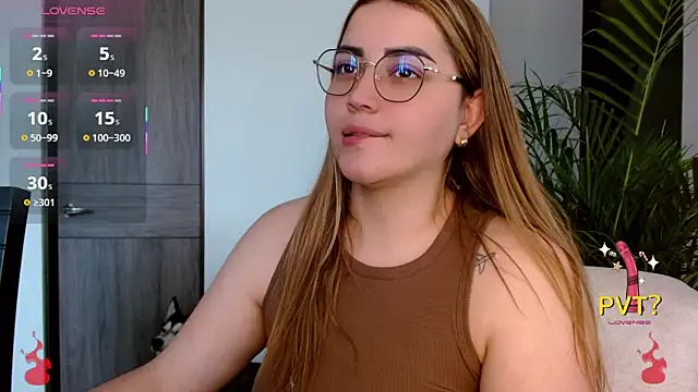 Snapshot of Lucia_star__ chatting on November 3, 2025, 4:10 pm Lucia star online show from November 3, 2025, 4:10 pm