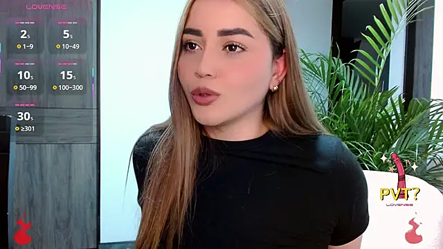 Snapshot of Lucia_star__ chatting on October 21, 2025, 11:15 pm Lucia star online show from October 21, 2025, 11:15 pm