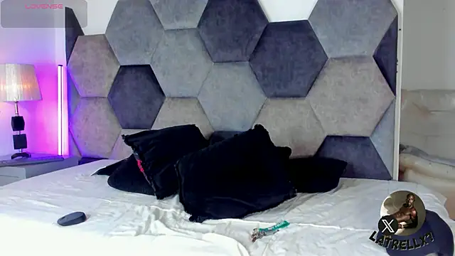 Latrellx7 online show from March 23, 2026, 4:12 am