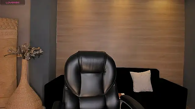 Snapshot of GiaFerrara chatting on November 11, 2025, 7:41 pm GiaFerrara online show from November 11, 2025, 7:41 pm